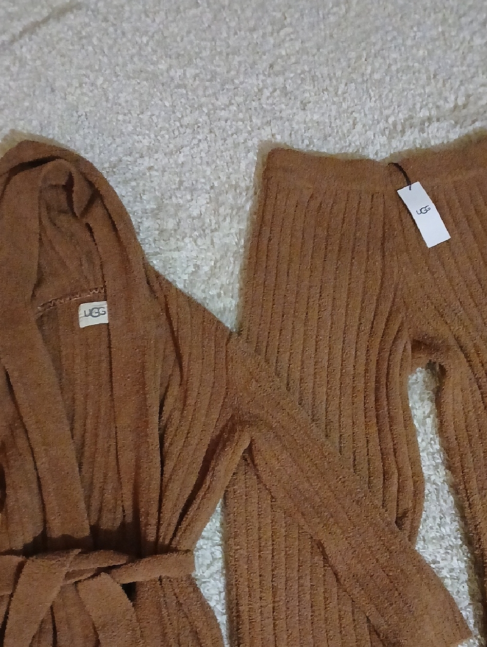 UGG LOUNGE SET (PLEASE READ DESCRIPTION) - Picture 8 of 9